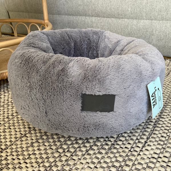 La doggie vita 2024 plush donut dog bed